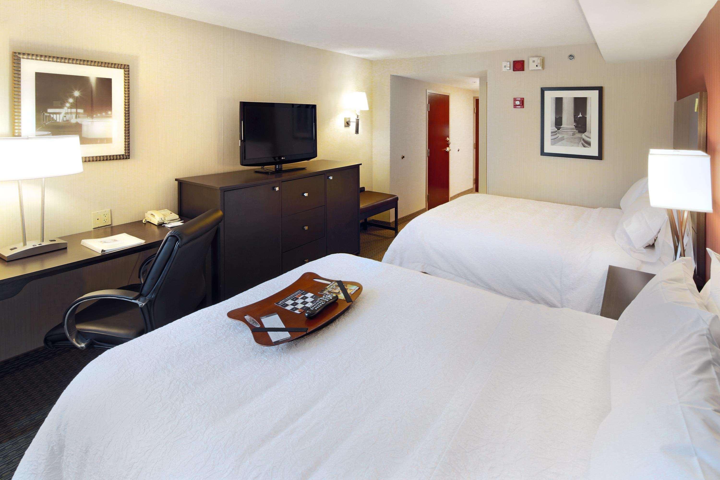 Hampton Inn & Suites Arlington Crystal City Dca Exterior foto