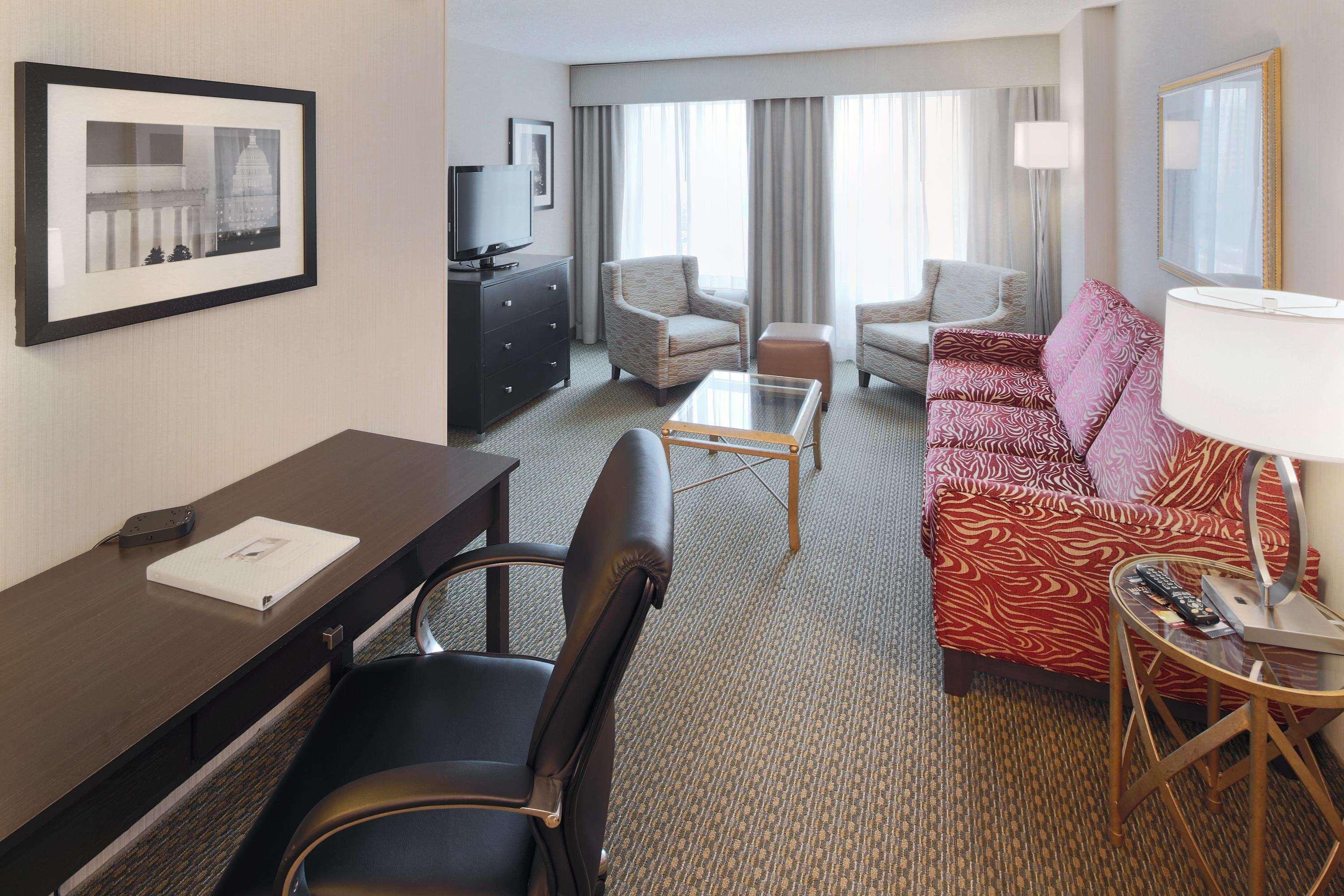Hampton Inn & Suites Arlington Crystal City Dca Exterior foto